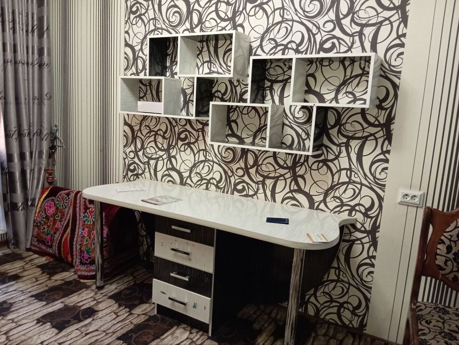 Dars stoli sotiladi.