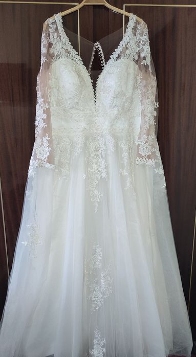Rochie de mireasa și voal