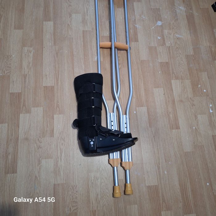 Orteza + Cârje adulți .