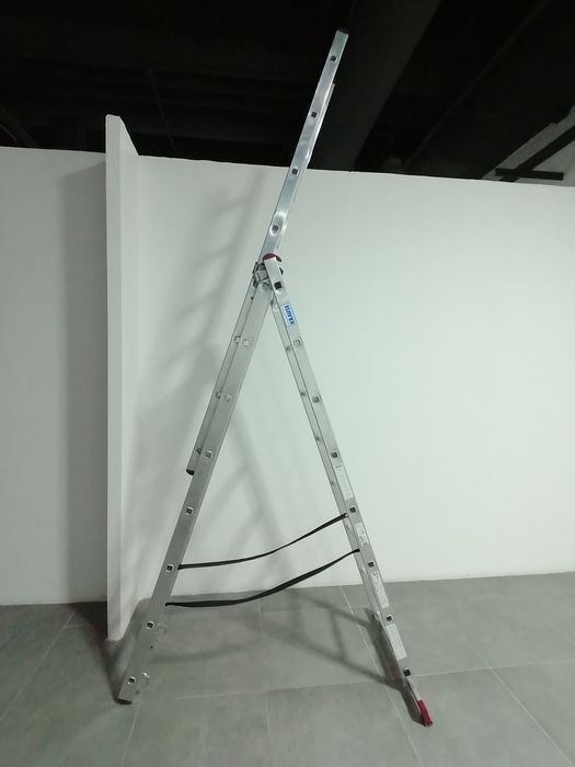 Стремянки восмиступенчитая