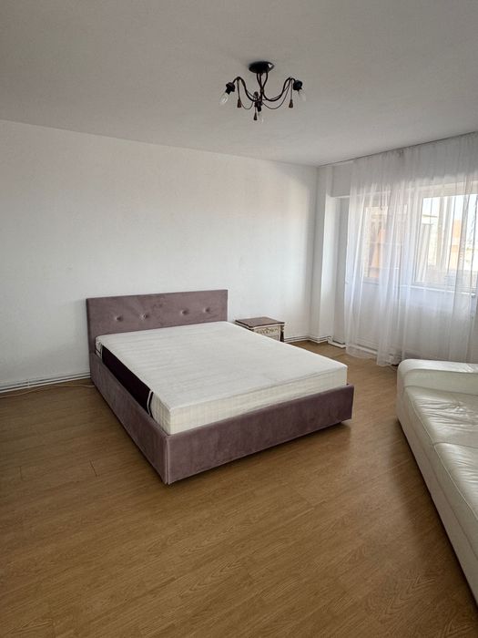 Inchiriez garsoniera City Mall