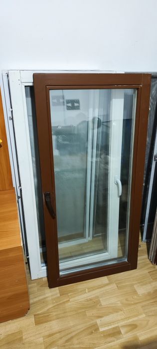 Окна и дверь деревянные