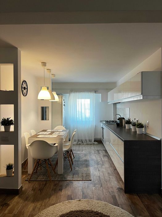 Apartament 3 camere decomandat Obcini, zona excelenta, la cheie