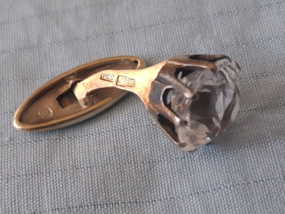 Запонки серебряные.