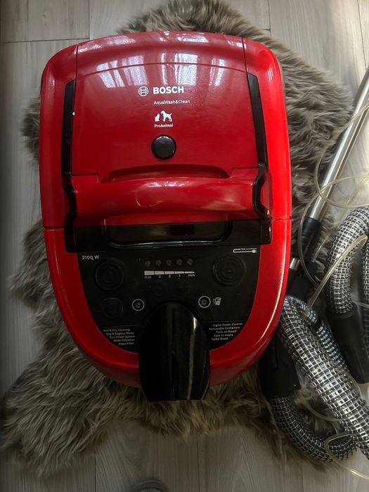 Aspirator Bosch cu funcție de spălare