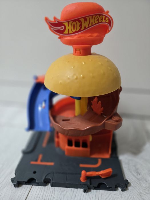 Писти Hotwheels по 5 евро бройката