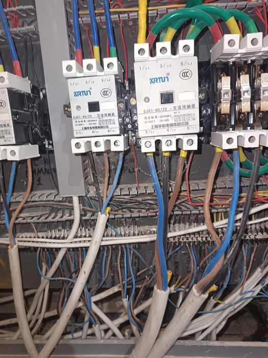 ELEKTRIK XIZMATLARI

Ism: Farxod Davranov
Kasb: Elektrik ustasi

Xiz