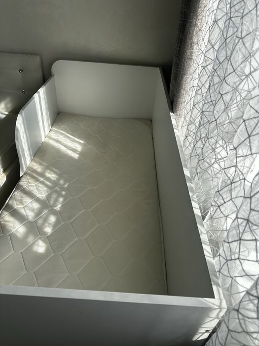 Детская кровать с матрасом