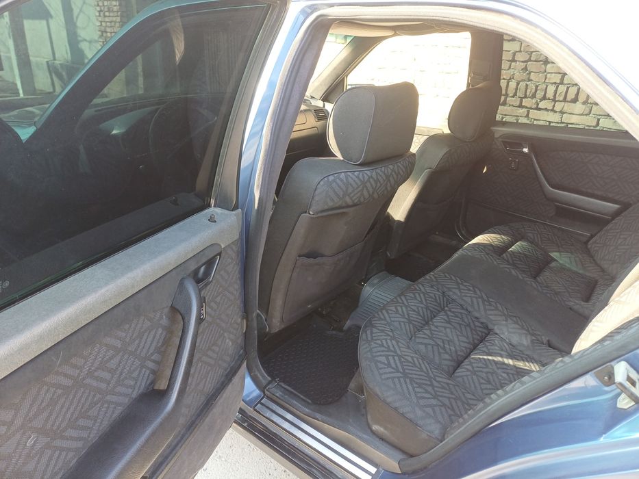 Mercedes-Benz 180c 1993 yil