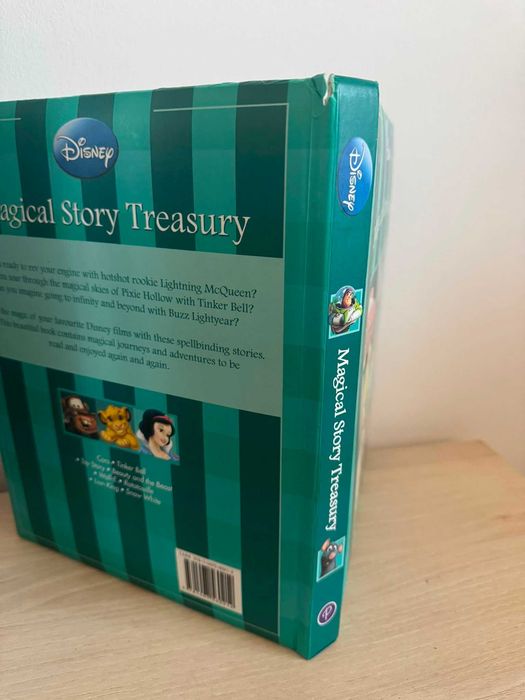 Carte Disney cu 8 povești – Magical Story Treasury, hardcover, engleză, 240 pagini