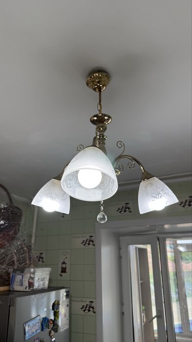 Продам люстры в отличном состоянии