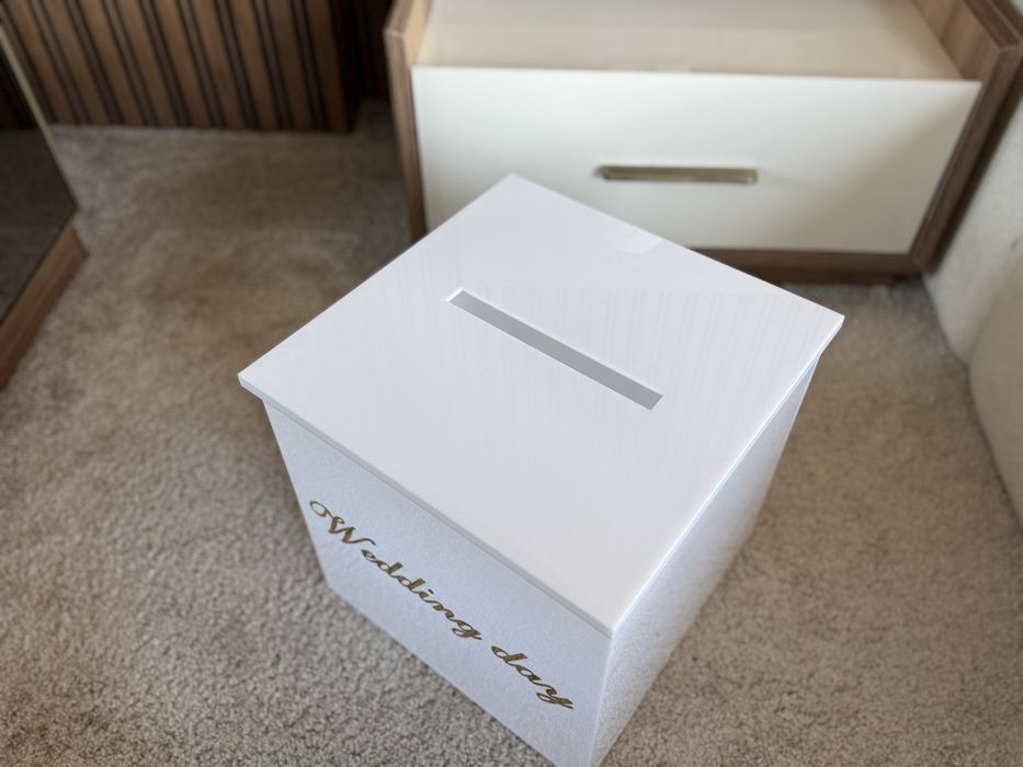 Сватбена плексигласова кутия за пликове и подаръци