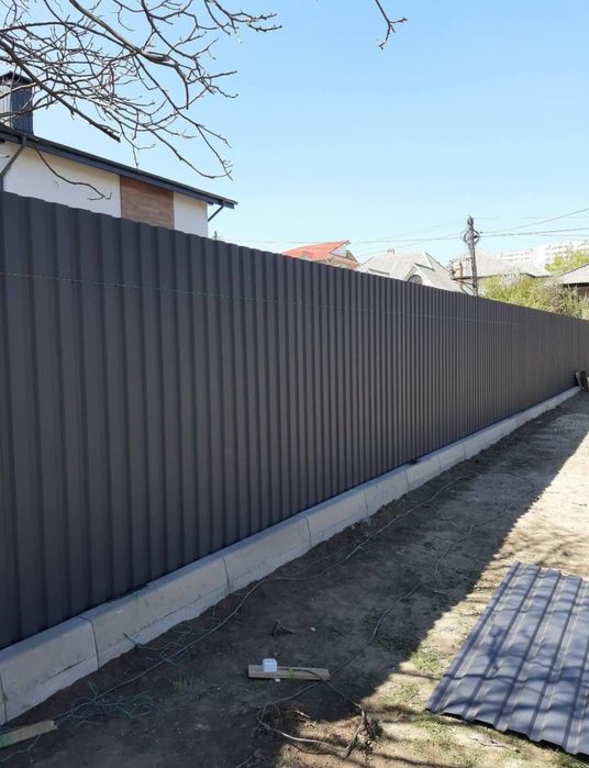 Garduri din sipca metalică