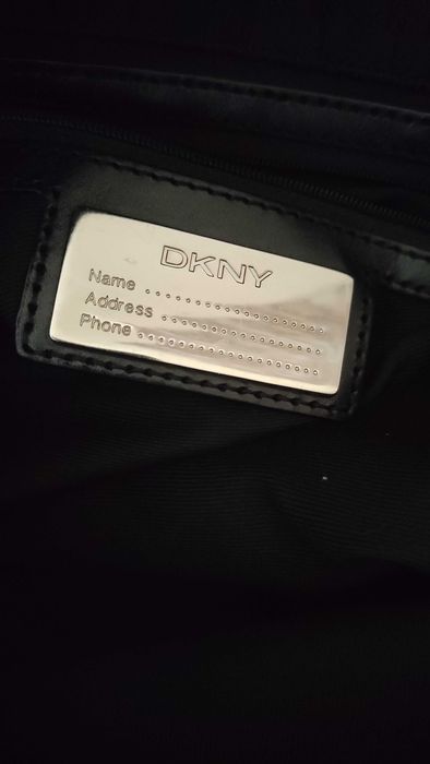 DKNY дамска чанта в черен цвят