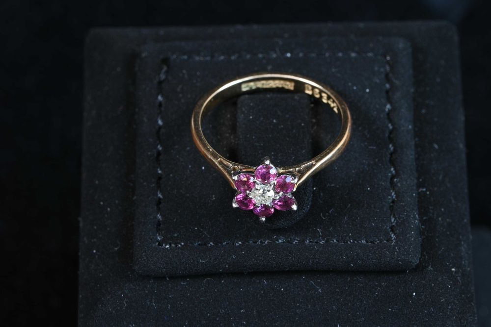 Златен Пръстен Злато 750 (18к) с Диамант и Рубини / Цвете / Размер 55