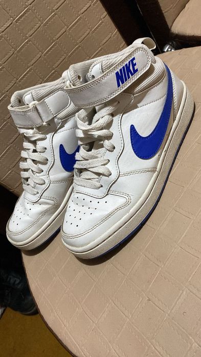 Adidasi Nike Court