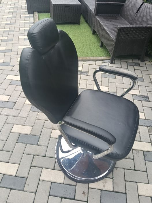 Scaun frizerie -Stare bună -Toate accesoriile