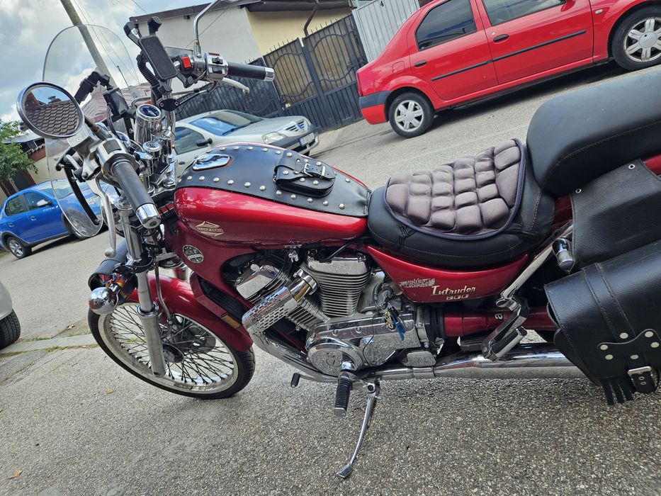 SUZUKI Intruder VS 800