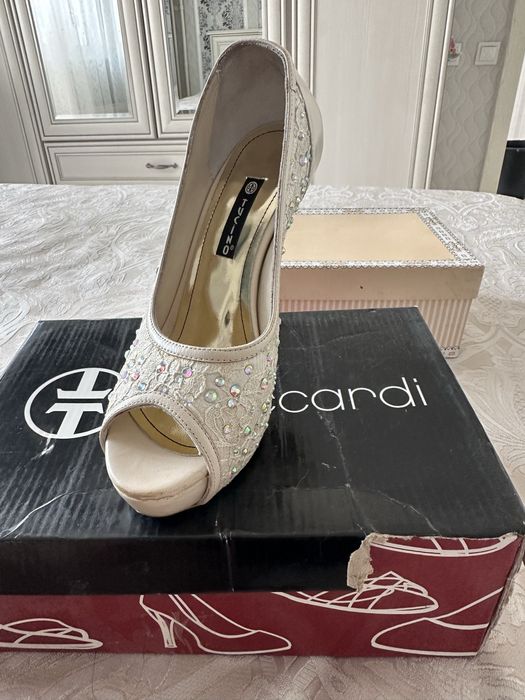 Продам туфли нарядные