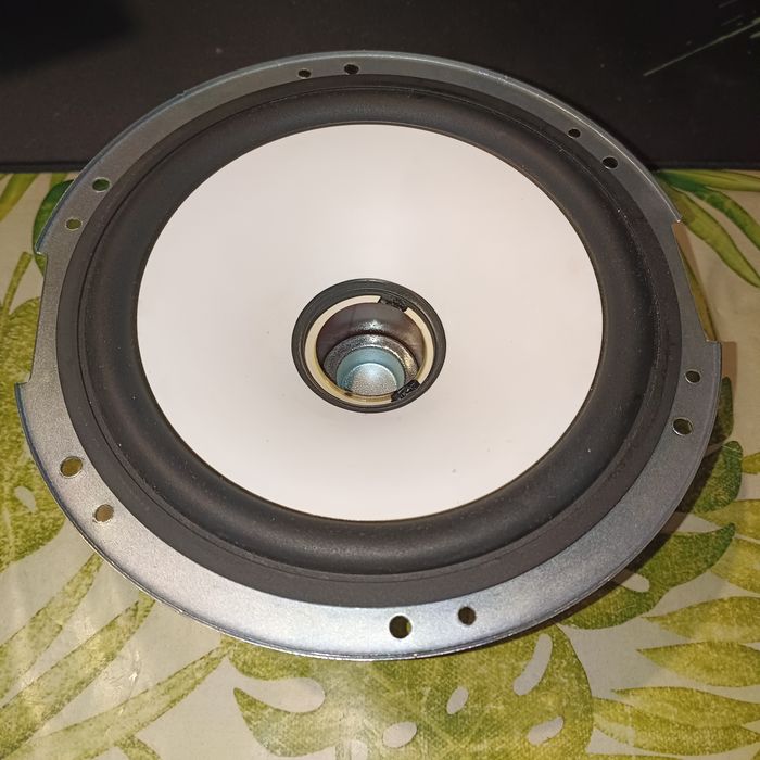 Yamaha HS8 динамик сабвуфер басовик колонка