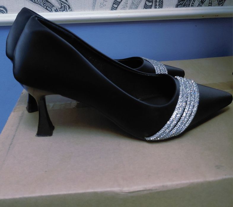 Каблуки с блестящими вставками