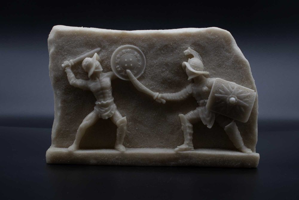 Ръчно изработен мраморен релеф „Антична битка“ – воини в дуел