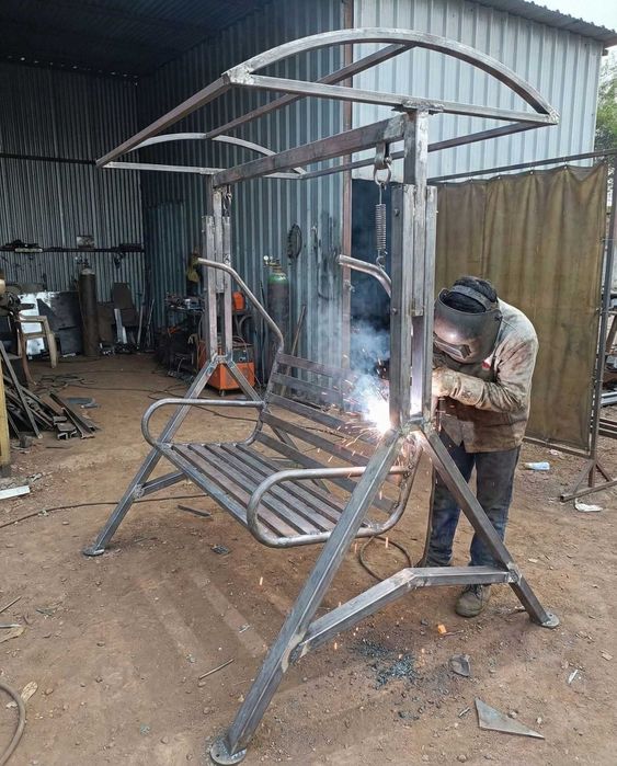 Balansoare metalice