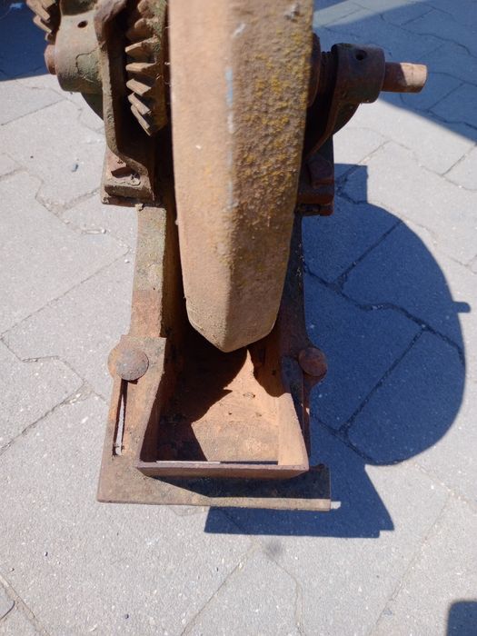 Голям камък за заточване и шлайфане