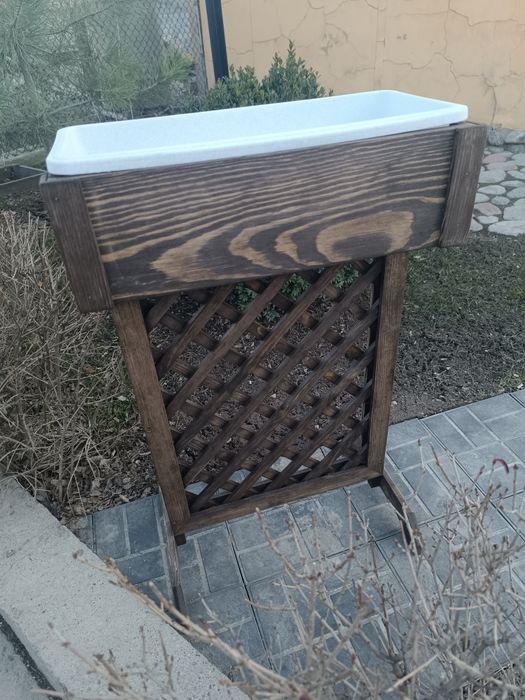 Тумбы под цветы с горшком