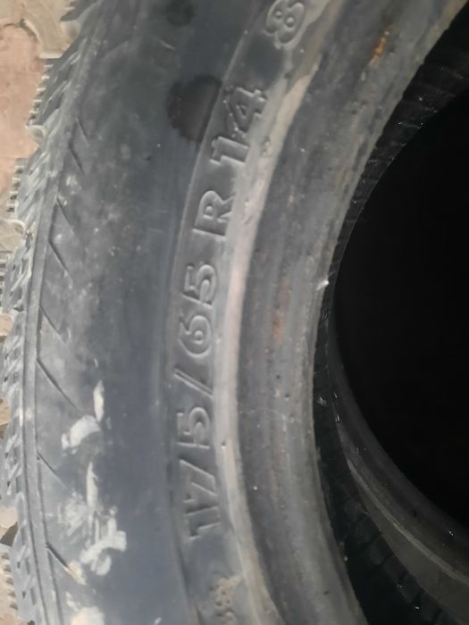 Продам покрышки с шипами 14