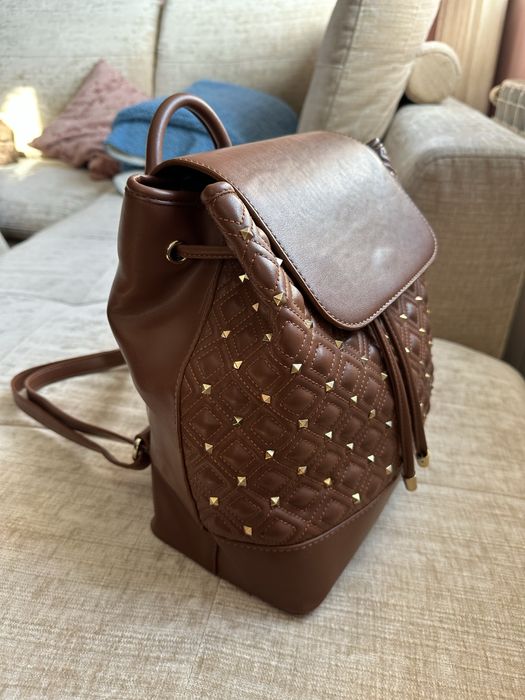 Раница с капси в отлично състояние