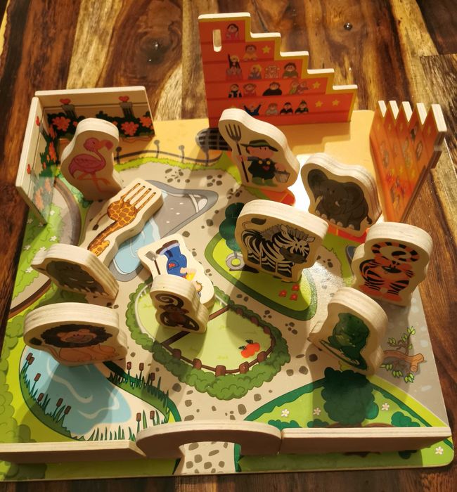 Дървени занимателни играчки.