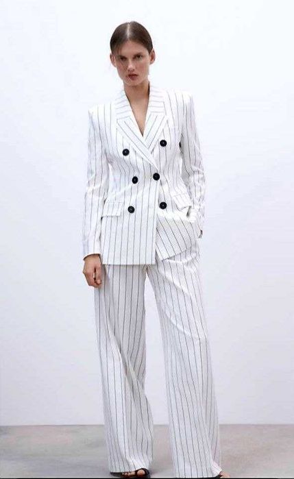 Модный женский костюм бренда Zara