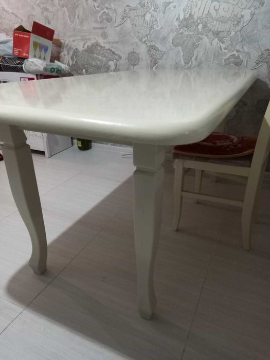 Стол со стульями