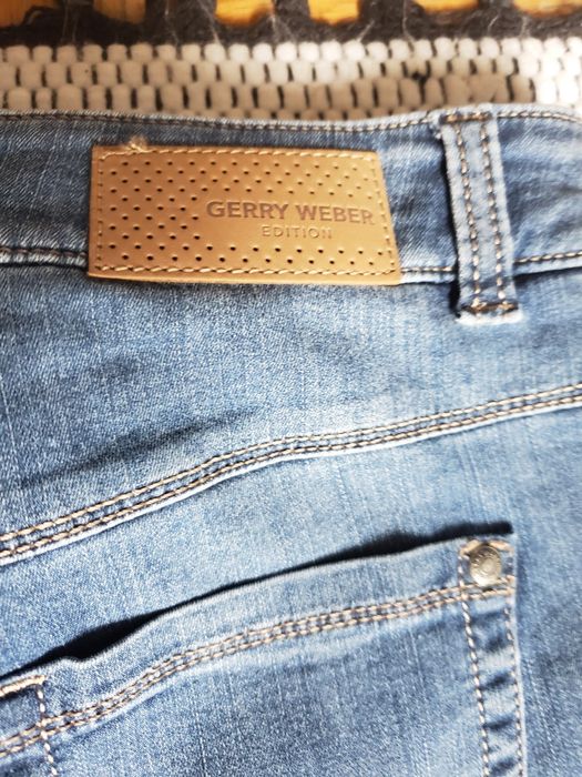 Дънки, тънки и еластични. Чисто нови