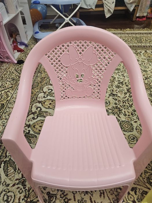 Детские пластмассовые стулья