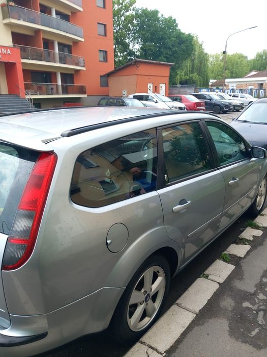 Vând Ford Focus 1.6 TDCi,an 2005,culoare gri metalizat