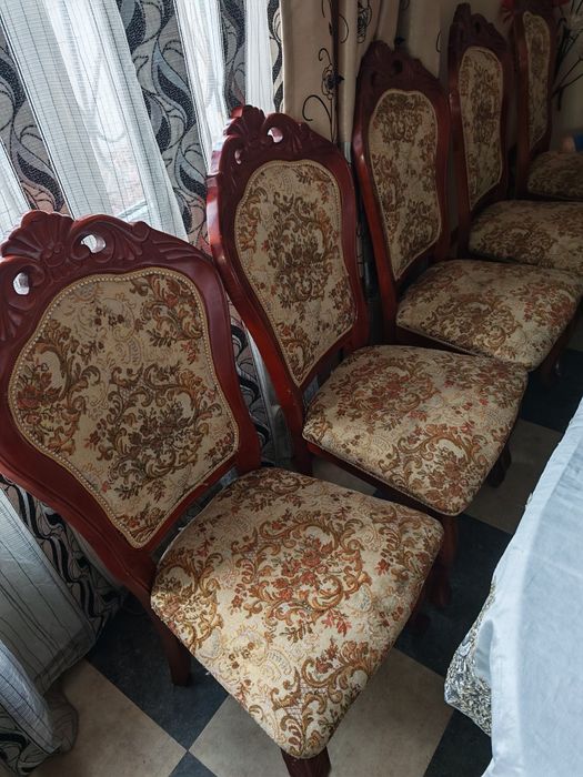 Стол гостиный на 12 стульев