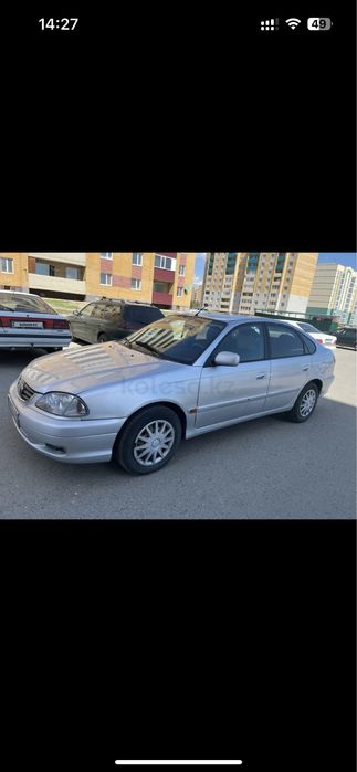 Машина Toyota Avensis