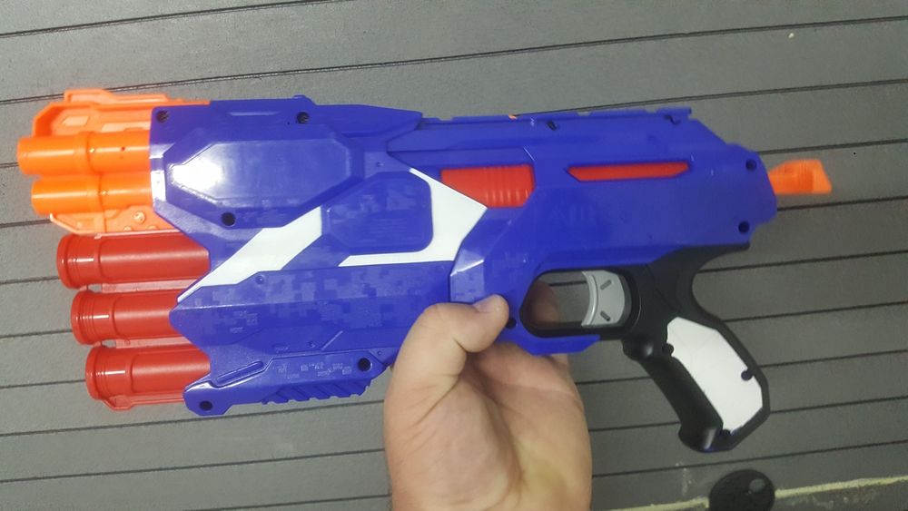 Nerf qual-strike