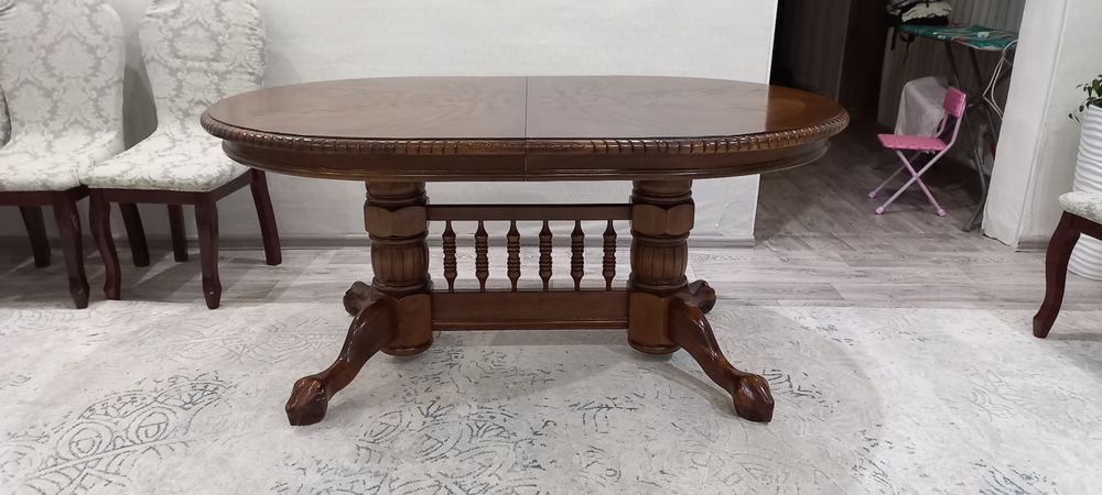 Стол со стульями