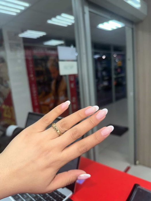 Маникюр и педикюр с покрытием