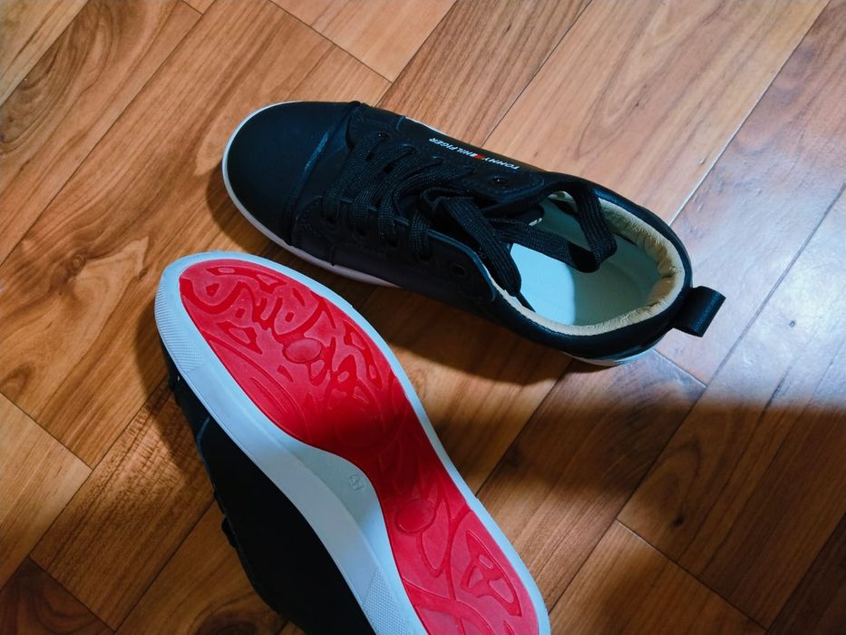 Кросовки новые продам