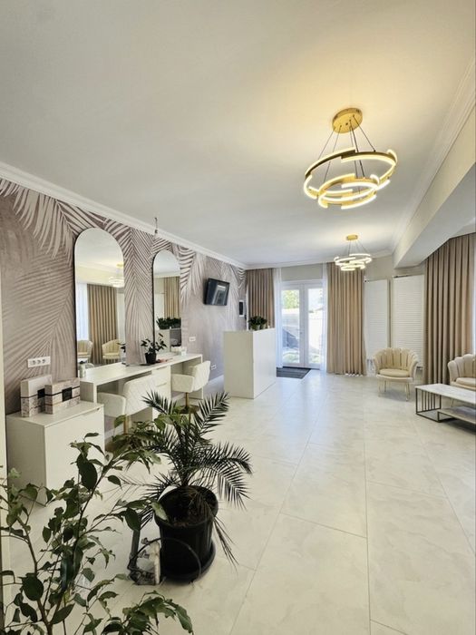 Casă individuală de lux cu 7 camere + Spațiu Comercial