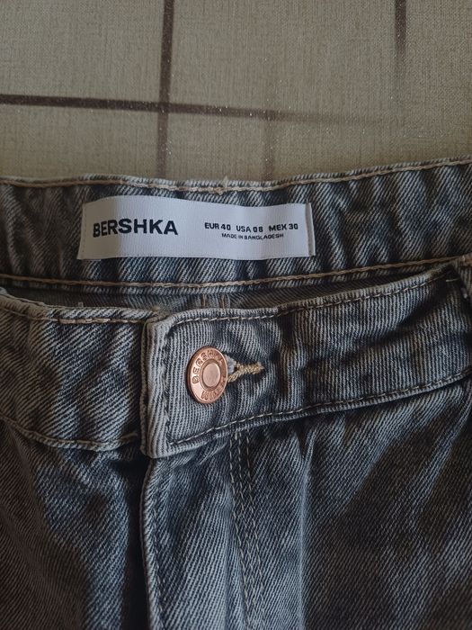 Чисто нови сиви дънки от Bershka