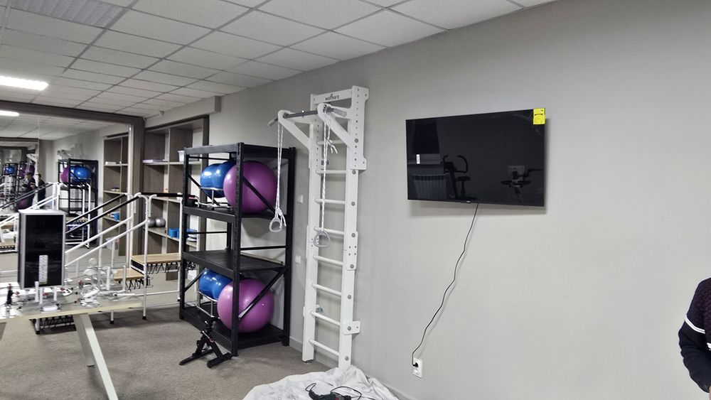 Установка телевизоров на стену Кронштейн