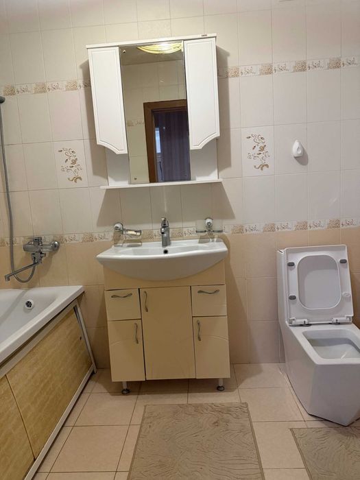 Продам 4 ком в мкр Наурыз 2012г постройки