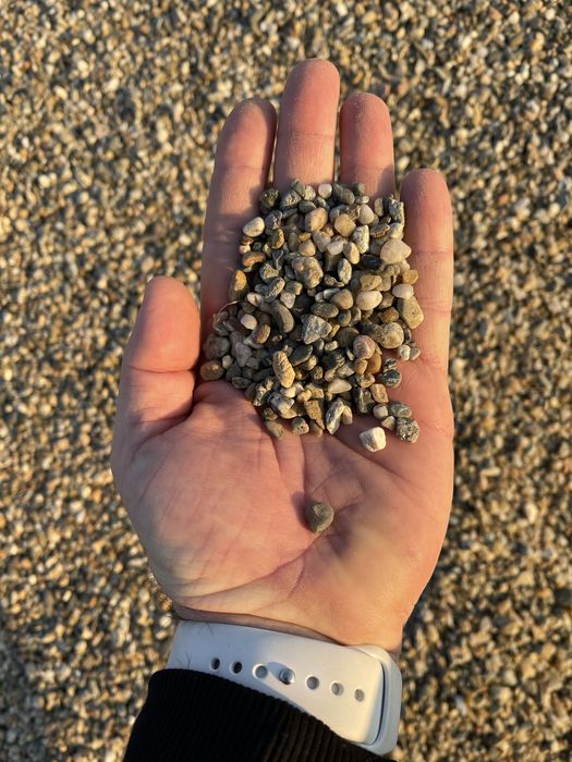 Livrez la comanda nisip, balast, sort, piatra concasata, refuz de ciur