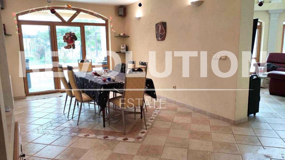 МОДЕРНА КЪЩА в района на Ален мак!