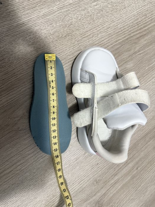 Vand adidas copii marimea 25